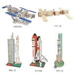 手工拼裝中國空間站